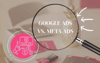 Grafik über den Vergleich von Google Ads und Meta Ads, mit Werbeikonen und einer Lupe zur Analyse von Online-Marketing-Strategien.